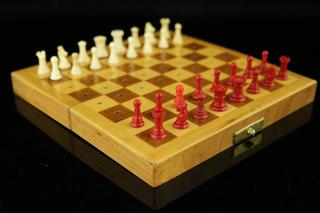 An exclusive virtual chess set